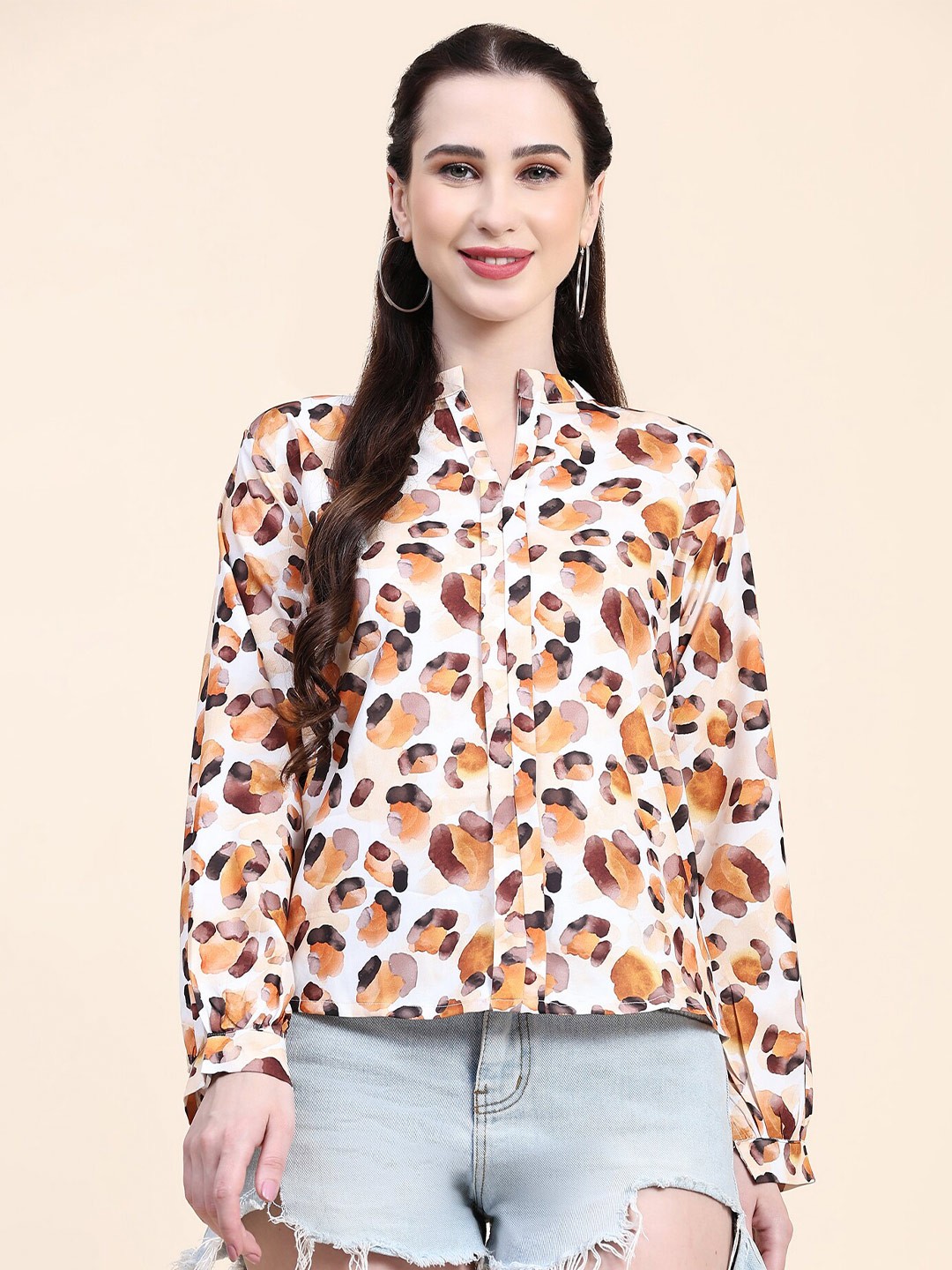 

JACKDANZA Abstract Printed Mandarin Collar Pleated Shirt Style Top, White