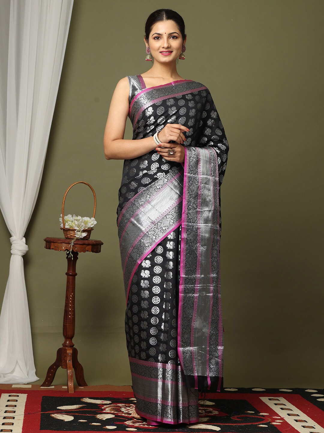 

VASTRANAND Ethnic Motifs Woven Design Zari Silk Blend Banarasi Saree, Black