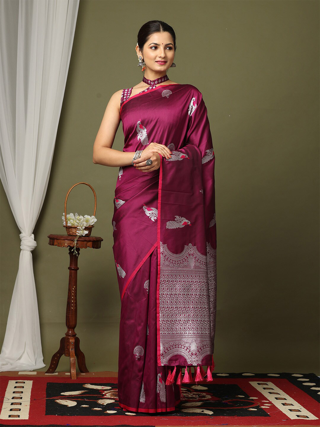 

VASTRANAND Ethnic Motifs Woven Design Zari Silk Blend Banarasi Saree, Burgundy