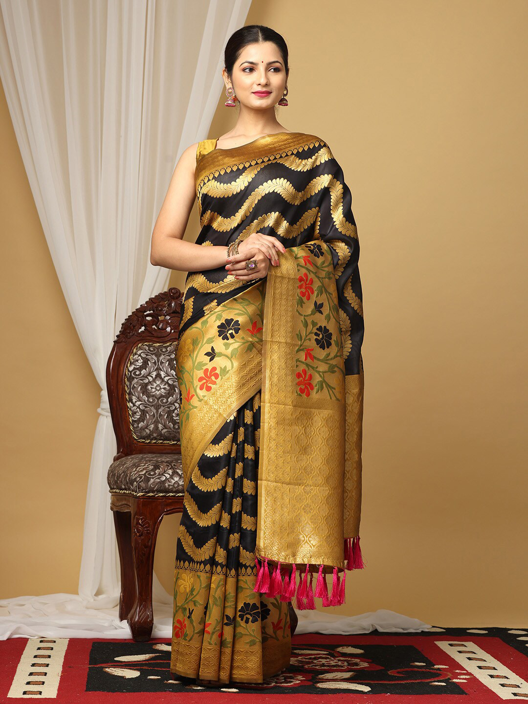 

VASTRANAND Striped Woven Design Zari Silk Blend Banarasi Saree, Gold