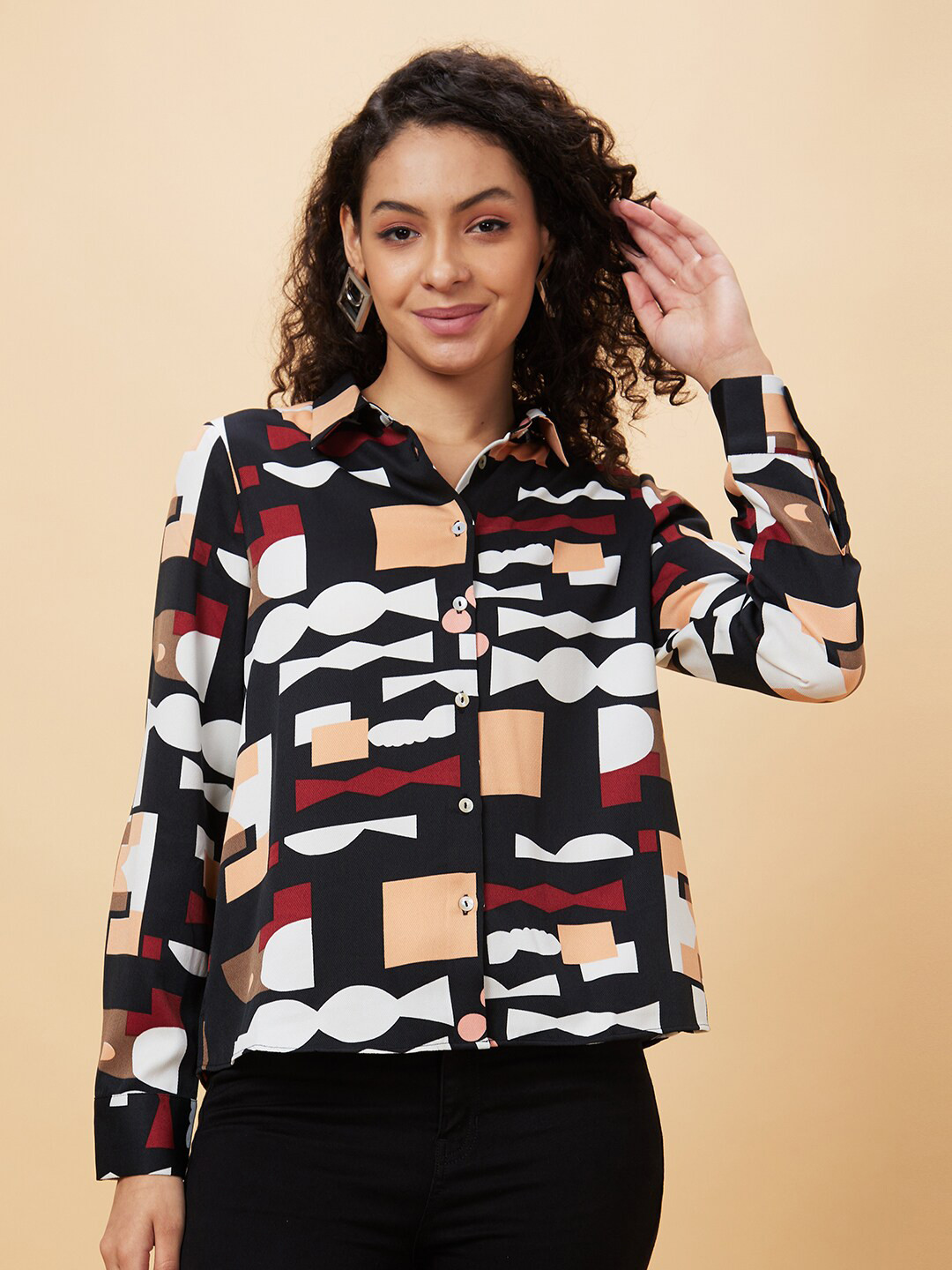 

Globus Black Abstract Printed Button-Down Collar Casual Shirt