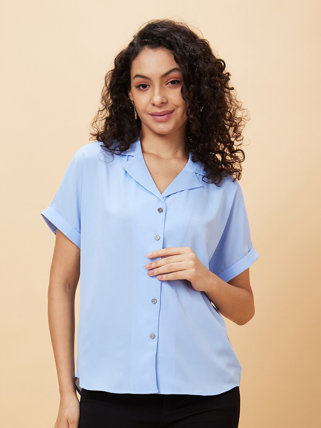 

Globus Blue Notch Lapel Collar Shirt Styled Top