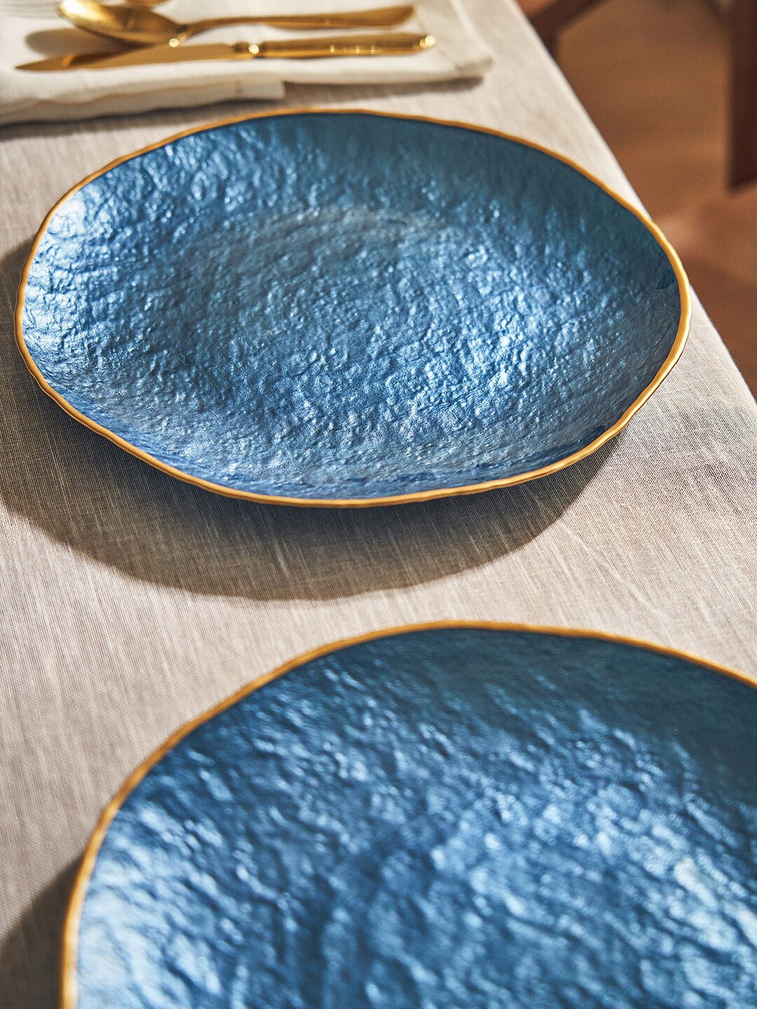 

Pure Home and Living Blue 2 Pieces Textured Glass Matte Plates