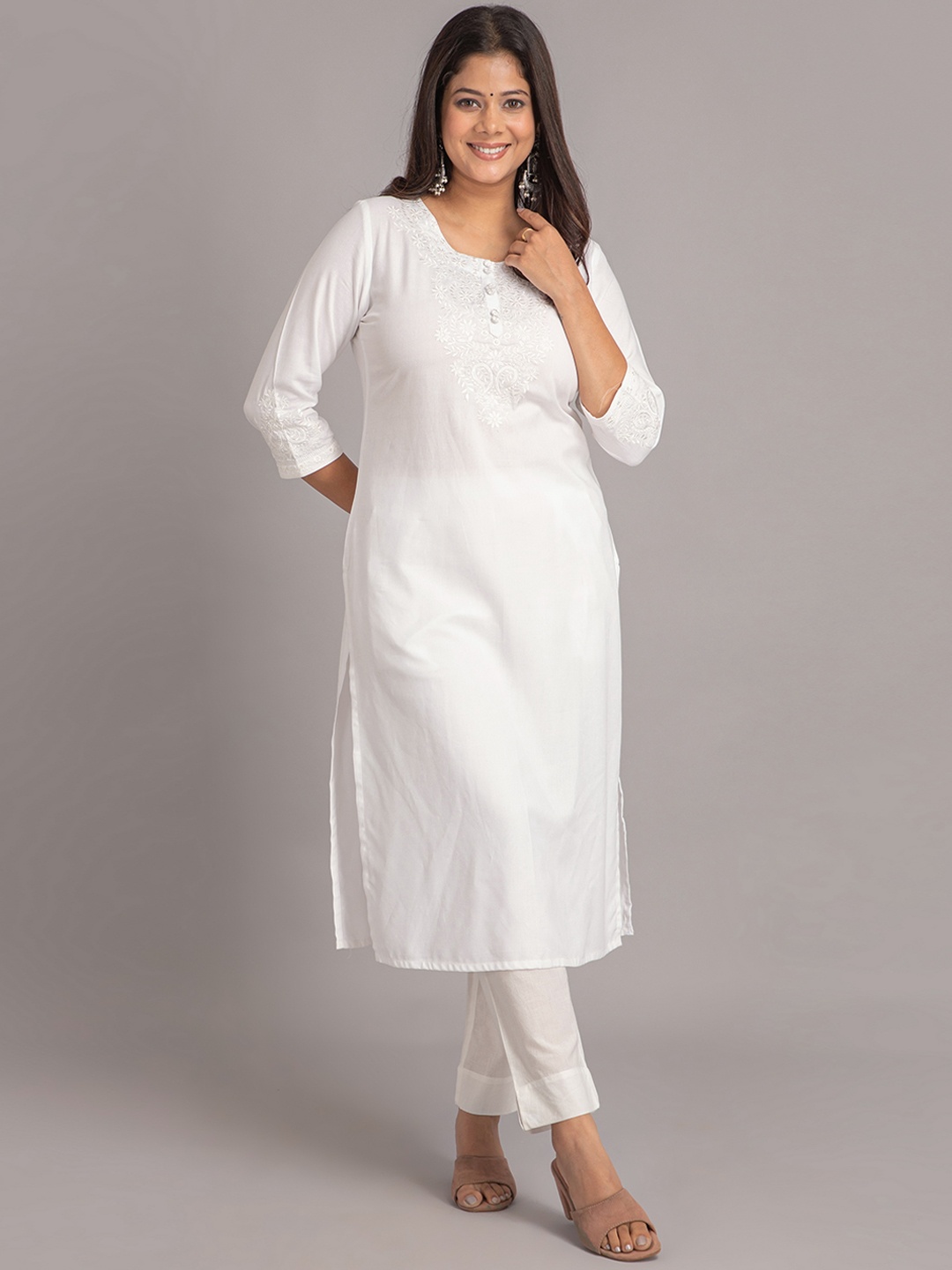 

SUTI Floral Embroidered Detail Straight Kurta, White