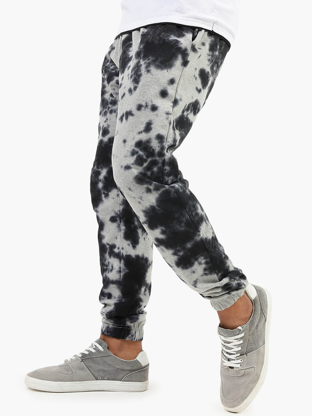 

Virgio Men Tie Dyed Pure Cotton Joggers, Black