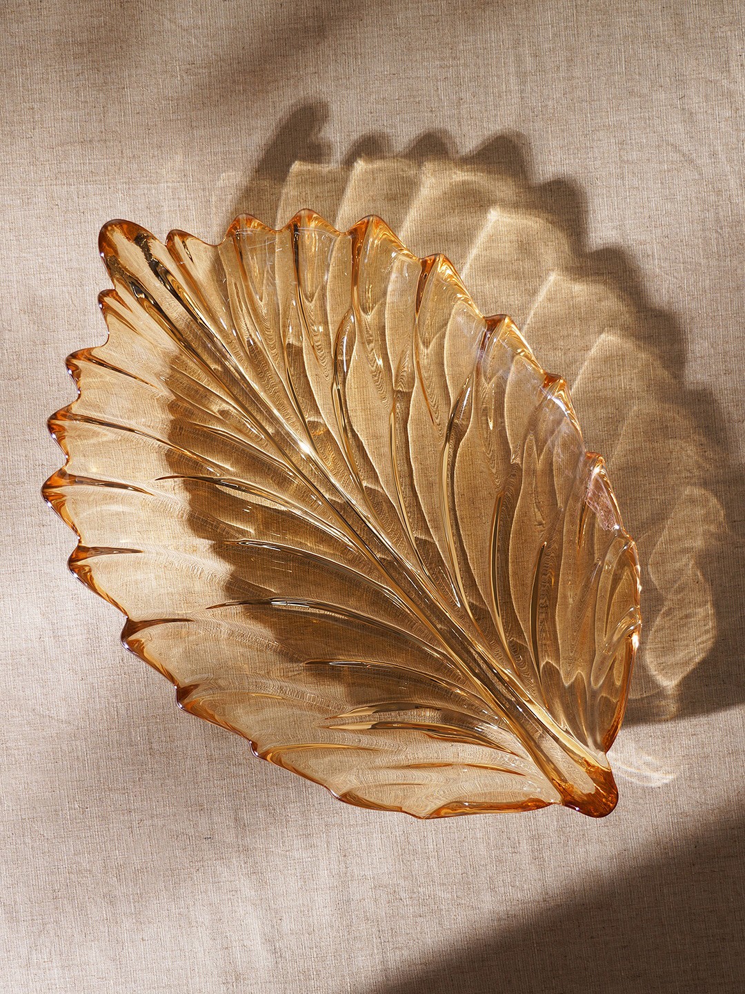

Pure Home and Living Brown Glass Leaf Platter Showpieces