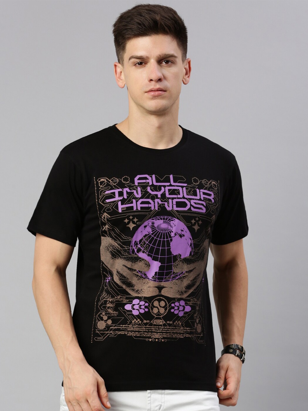 

BLACK RADIO Graphic Printed Cotton T-shirt