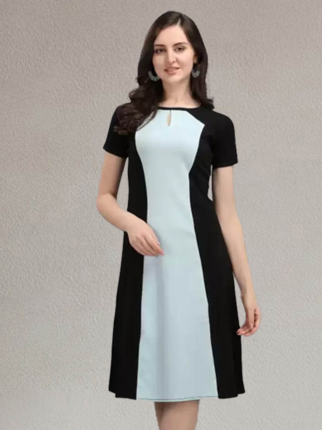 

N N ENTERPRISE Colourblocked Keyhole Neck A-Line Dress, Sea green
