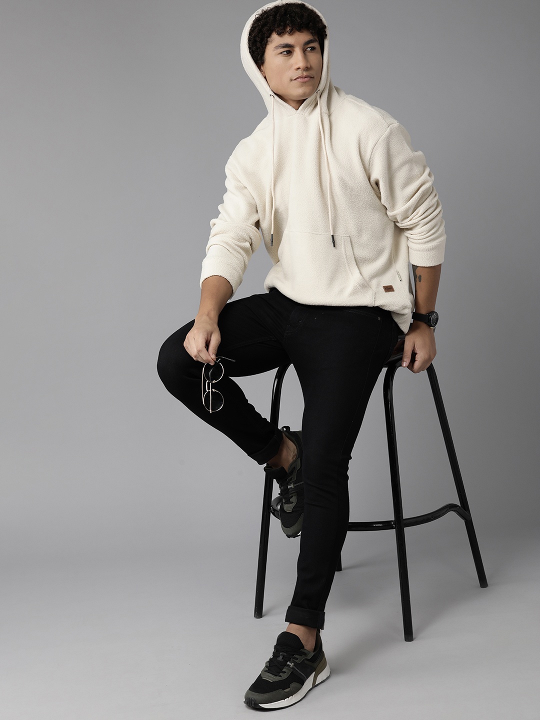 

Roadster Men Hooded Sweatshirt, Off white