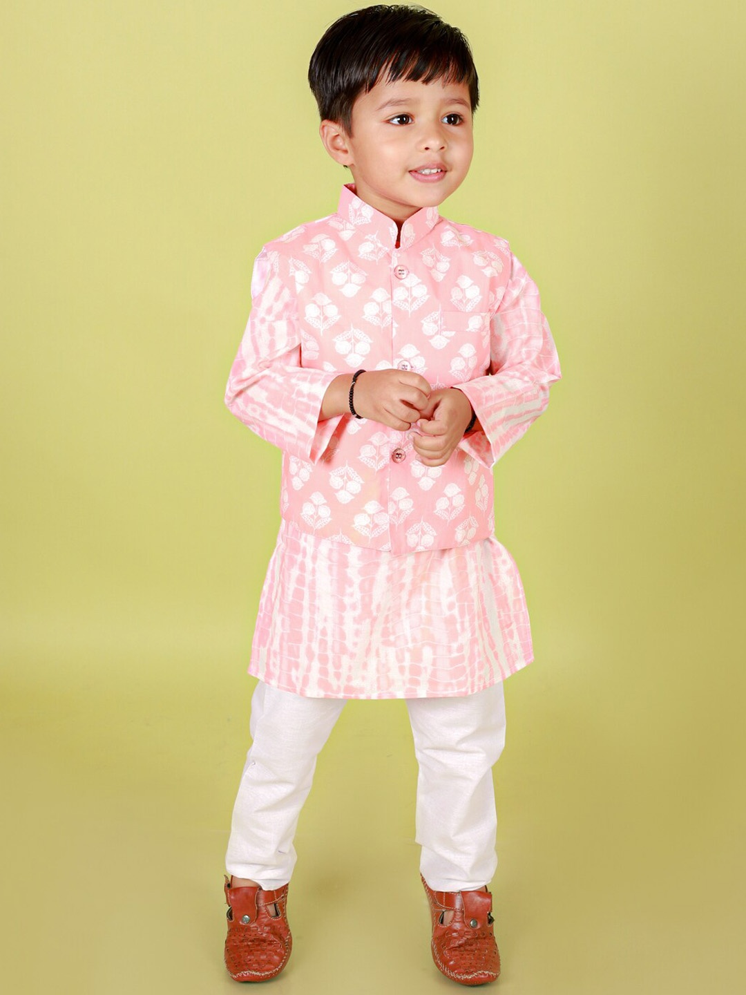 

Stuffie Land Boys Abstract Printed Pure Cotton Kurta & Pyjamas with Nehru Jacket, Pink