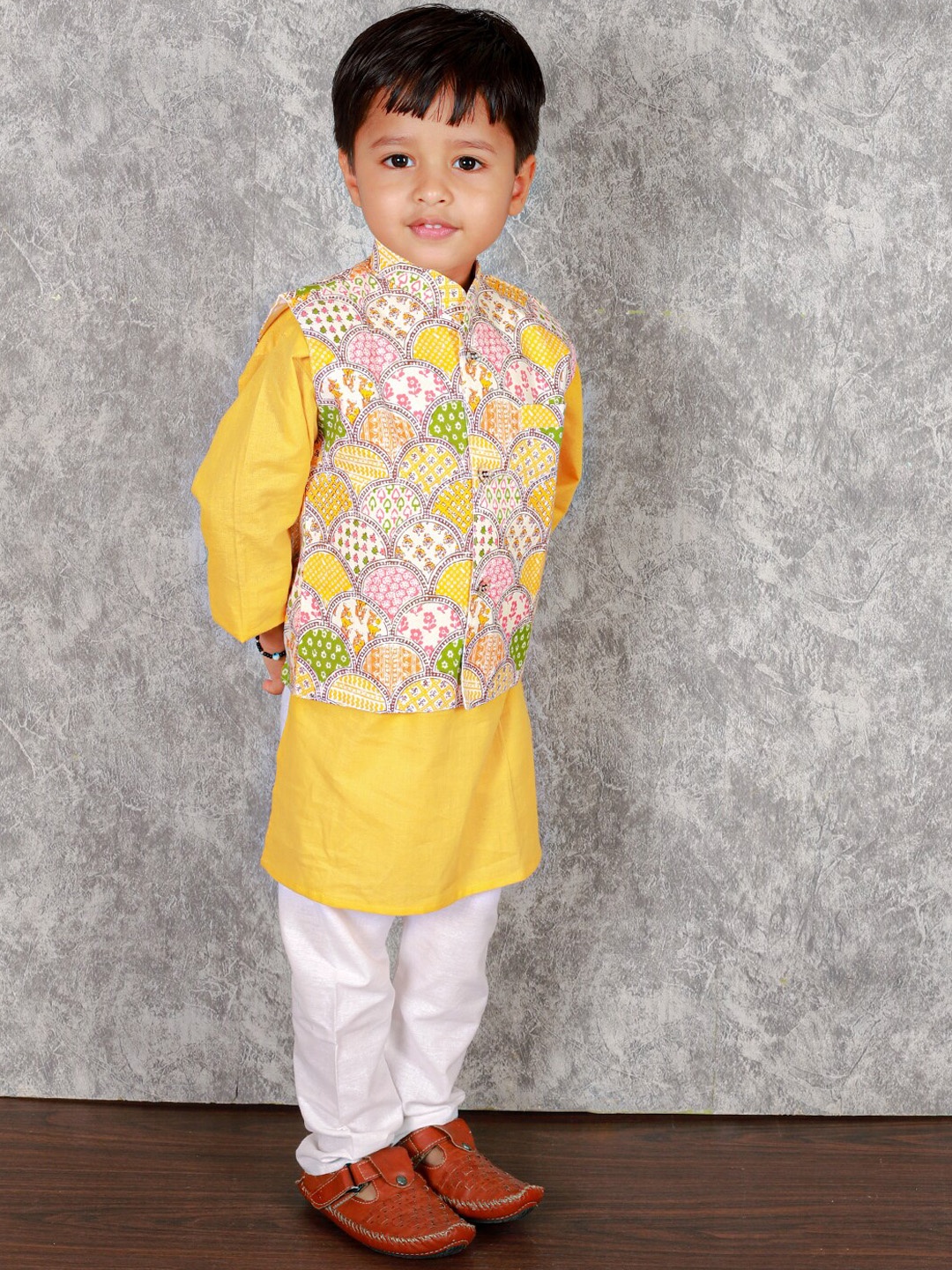 

Stuffie Land Boys Mandarin Collar Pure Cotton Kurta & Pyjamas with Nehru Jacket, Yellow