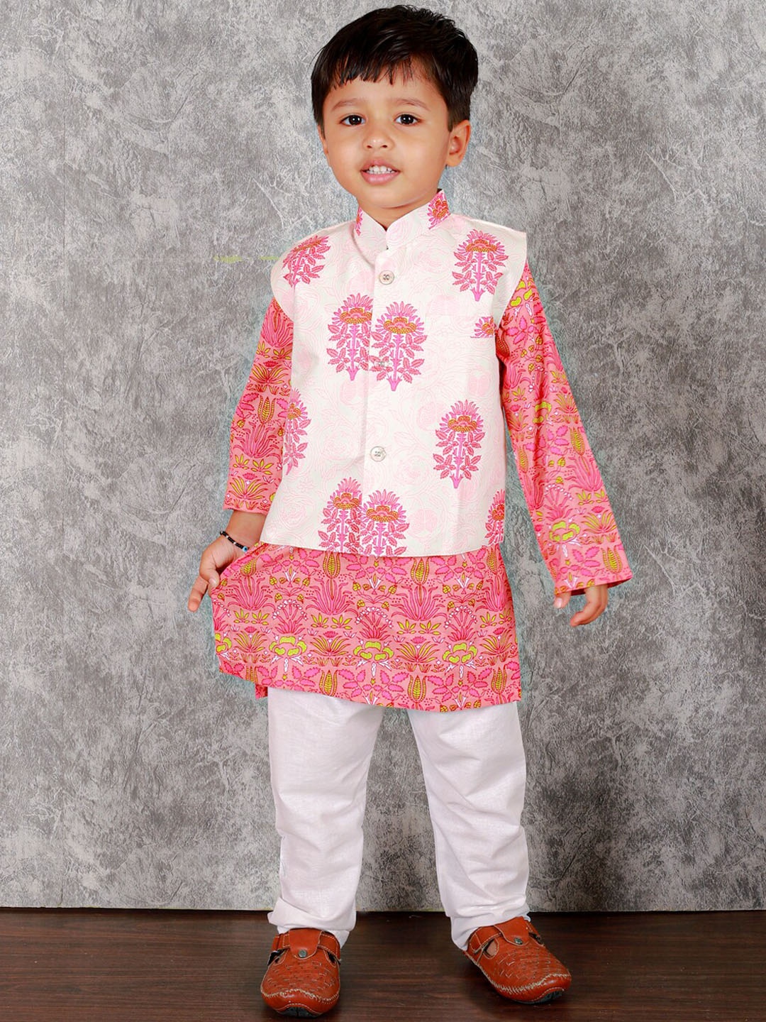 

Stuffie Land Boys Floral Printed Pure Cotton Kurta & Pyjamas with Nehru Jacket, Pink