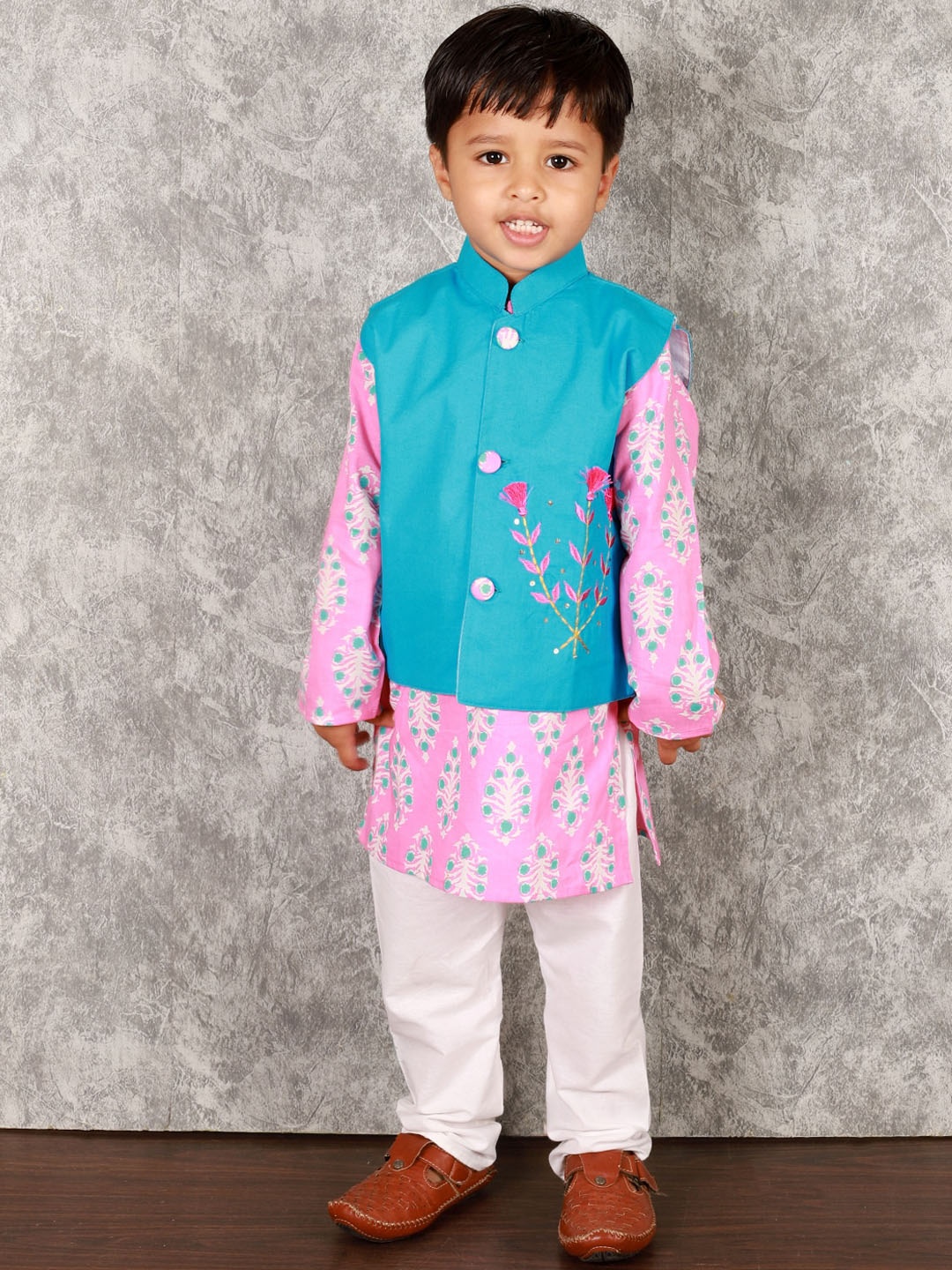 

Stuffie Land Boys Ethnic Motifs Printed Pure Cotton Kurta & Pyjamas with Nehru Jacket, Pink