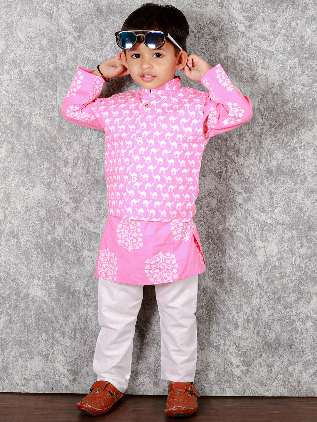 

Stuffie Land Boys Floral Printed Pure Cotton Kurta & Pyjamas with Nehru Jacket, Pink