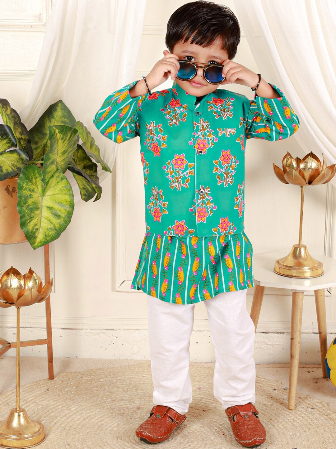 

Stuffie Land Boys Floral Printed Pure Cotton Kurta & Pyjamas with Nehru Jacket, Green