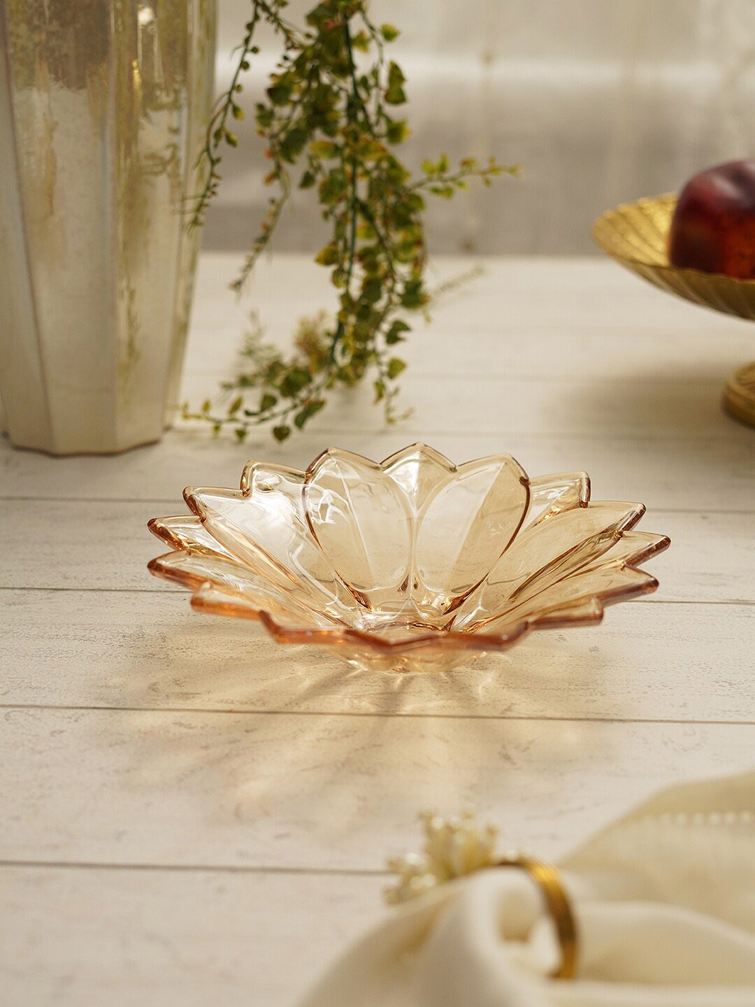 

Pure Home and Living Brown Textured Floral Glass Decorative Bowls