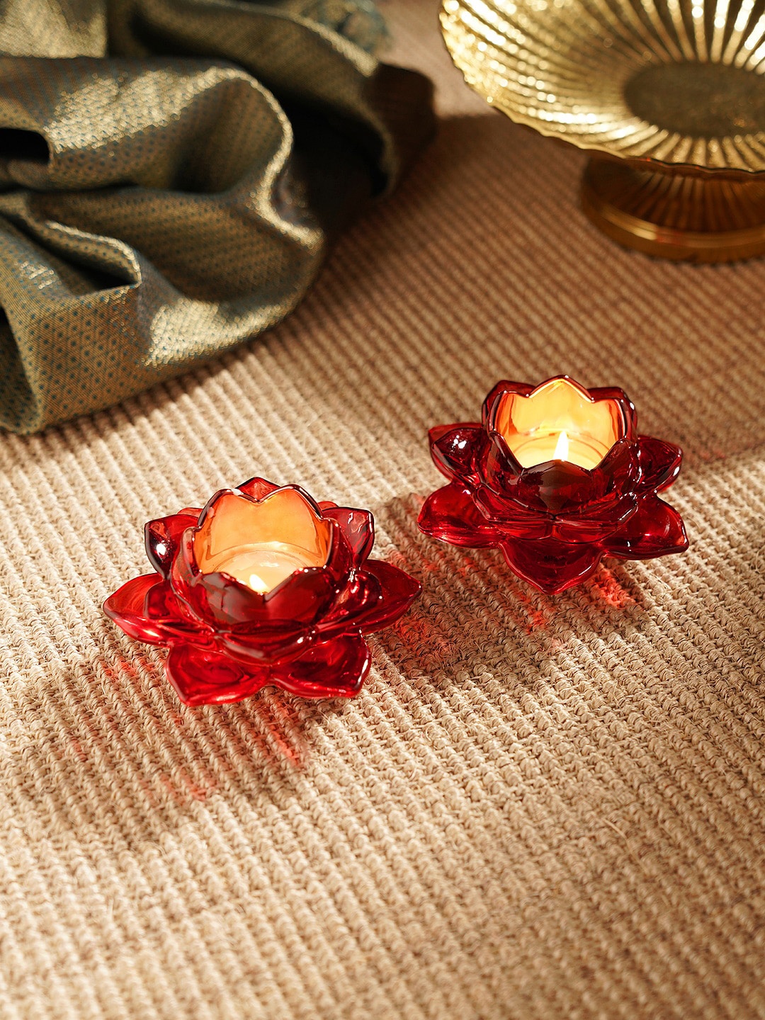 

Pure Home and Living Red 4 Pieces Floral Shaped T-Light Holders