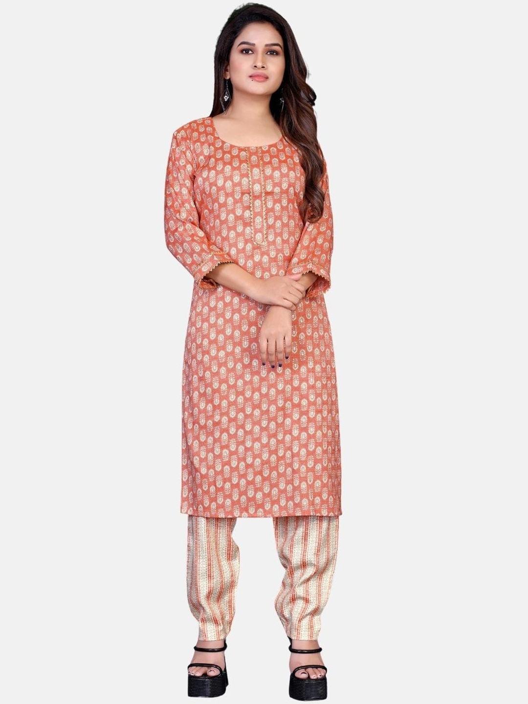 

Pari THE FASHION STUDIO Floral Printed Regular Gotta Patti Kurta With Trousers, Orange
