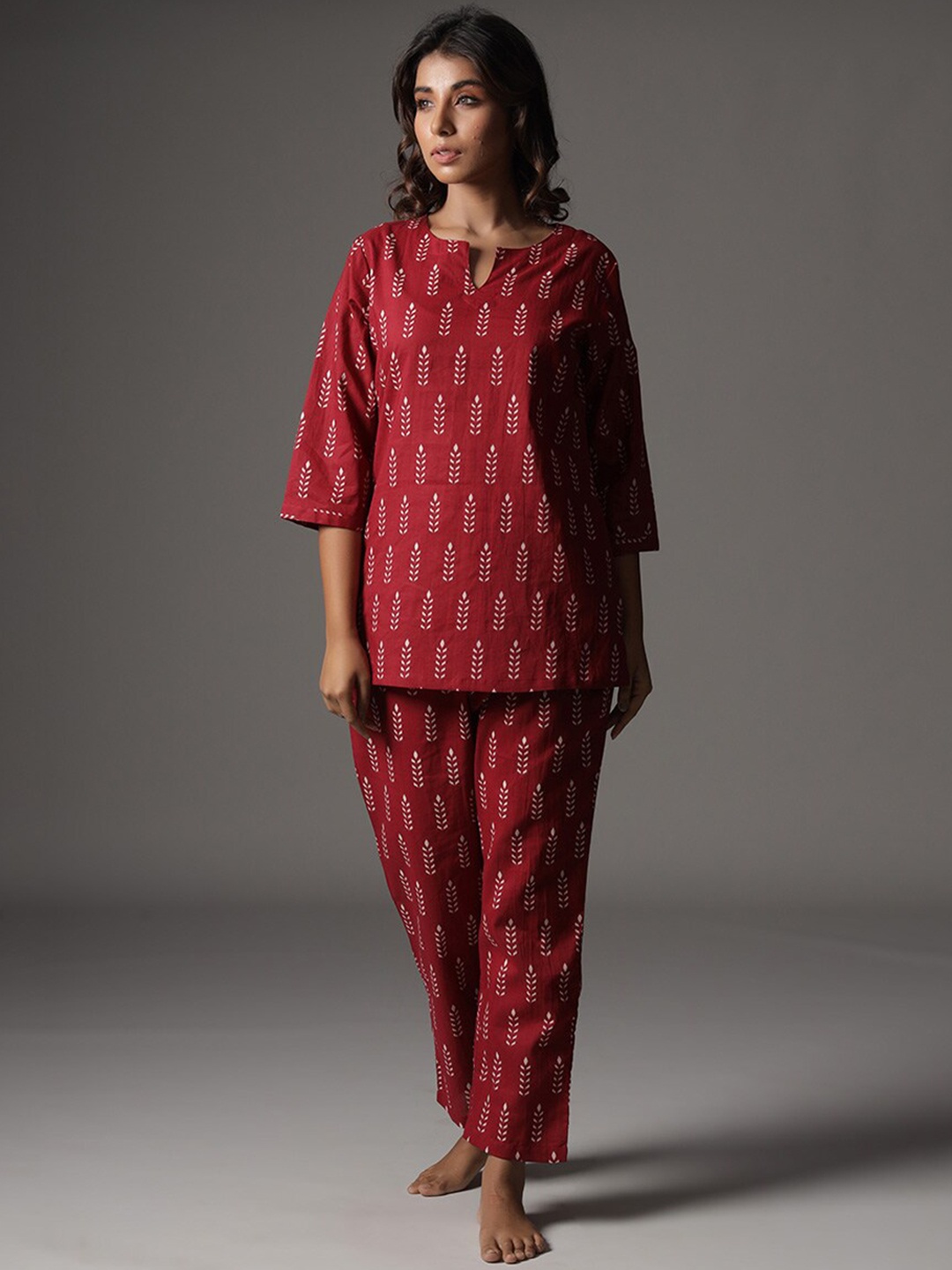 

JISORA Maroon Floral Printed Pure Cotton Night Suits