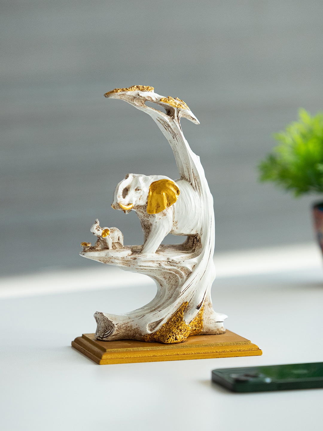 

ExclusiveLane White Elephant With A Calf Showpiece