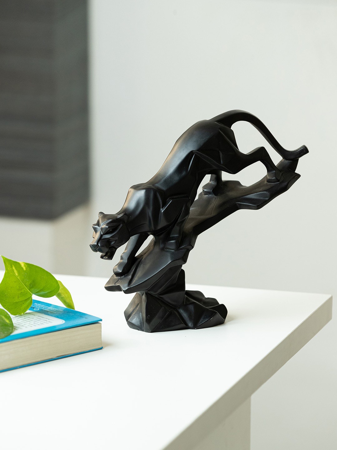 

ExclusiveLane Black Descending Panther Showpiece
