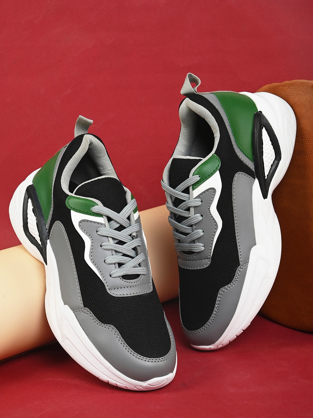 

Mast & Harbour Men Grey & Black Colourblocked Contrast Sole Sneakers