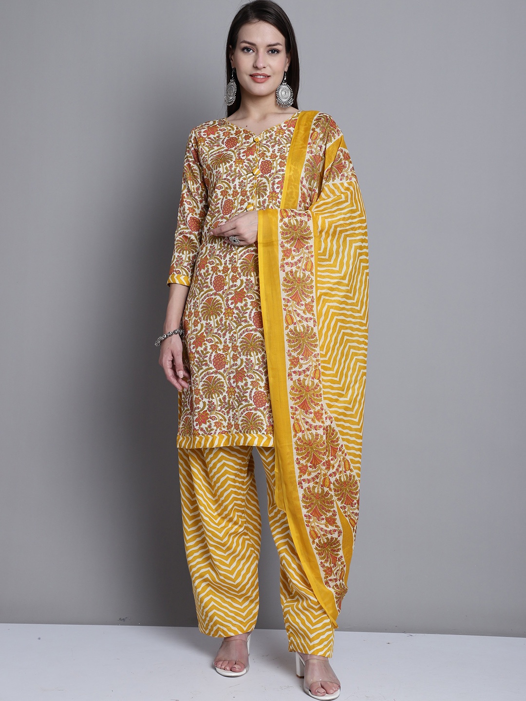 

Rajnandini Ethnic Motifs Printed V-Neck Kurti With Salwar & Dupatta, Yellow