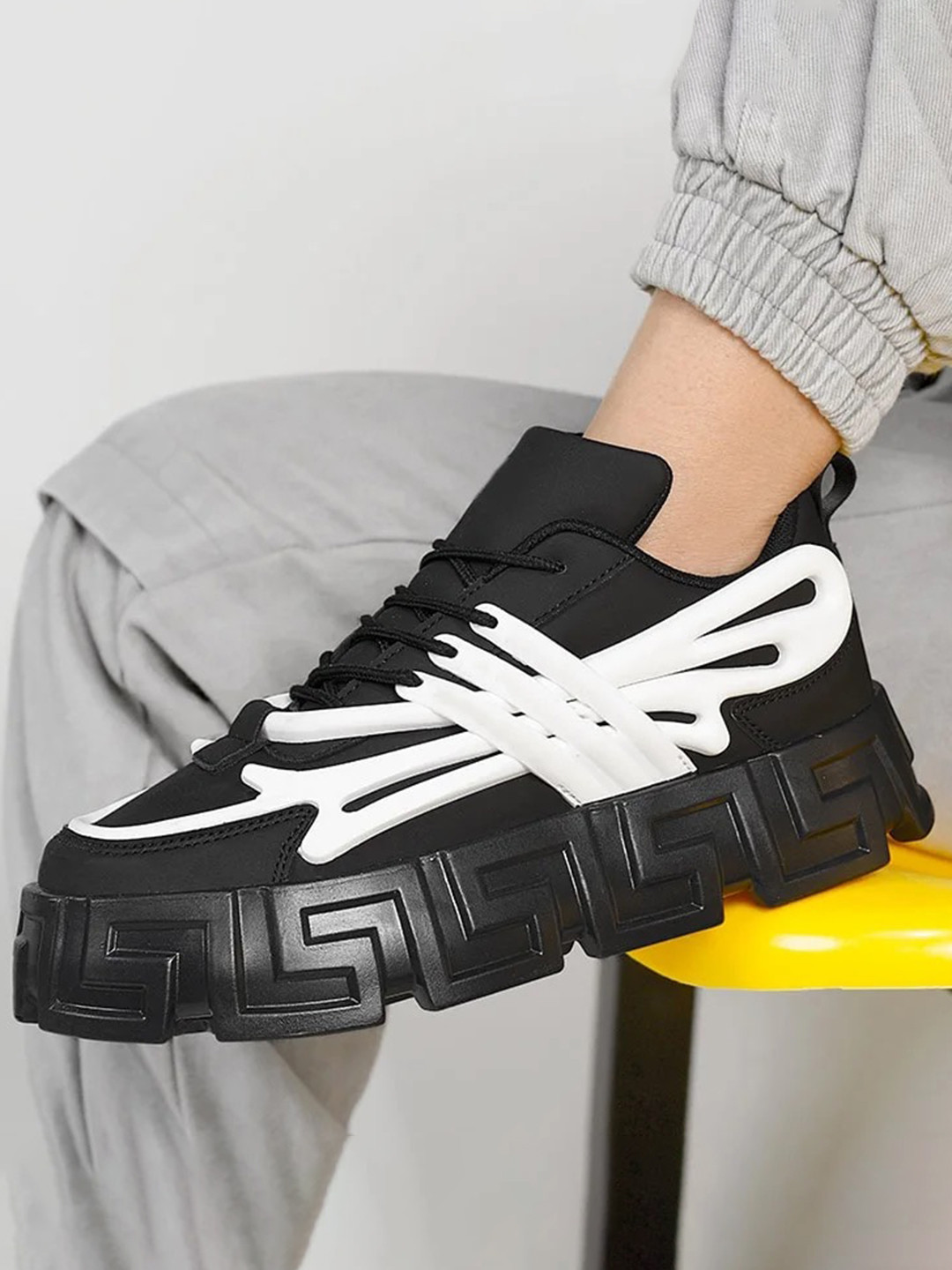 

ARIVO Men Colourblocked Memory Foam Lightweight Sneakers, White