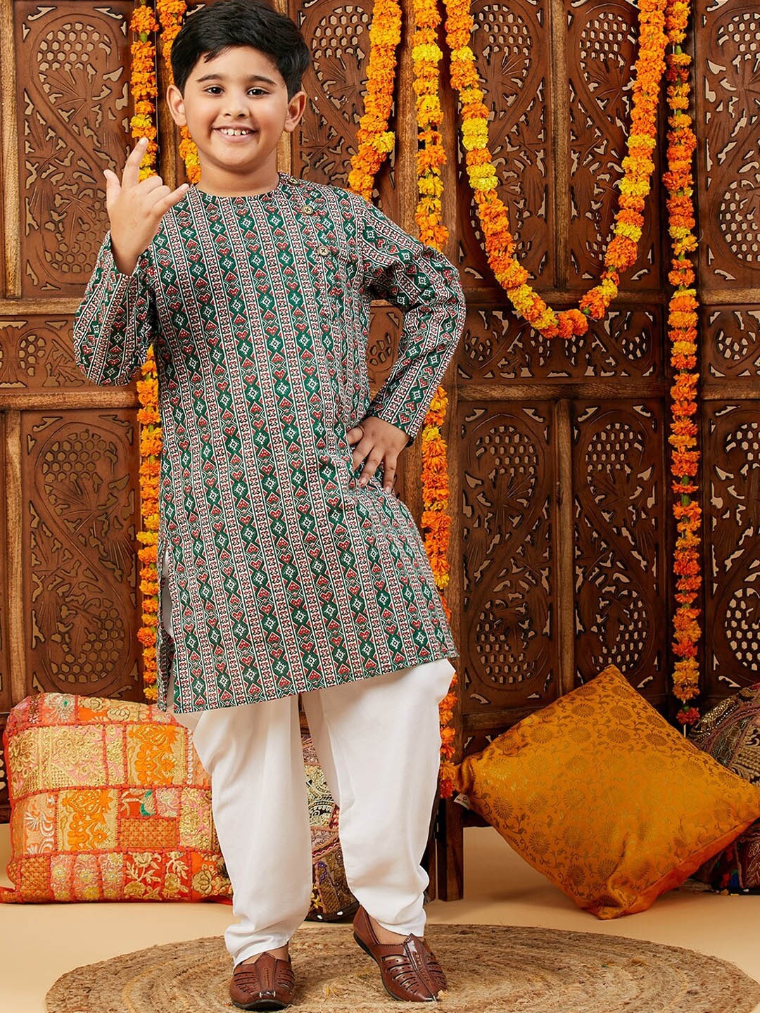 

Stylo Bug Boys Ethnic Motifs Printed Angrakha Straight Kurta With Salwar, Green