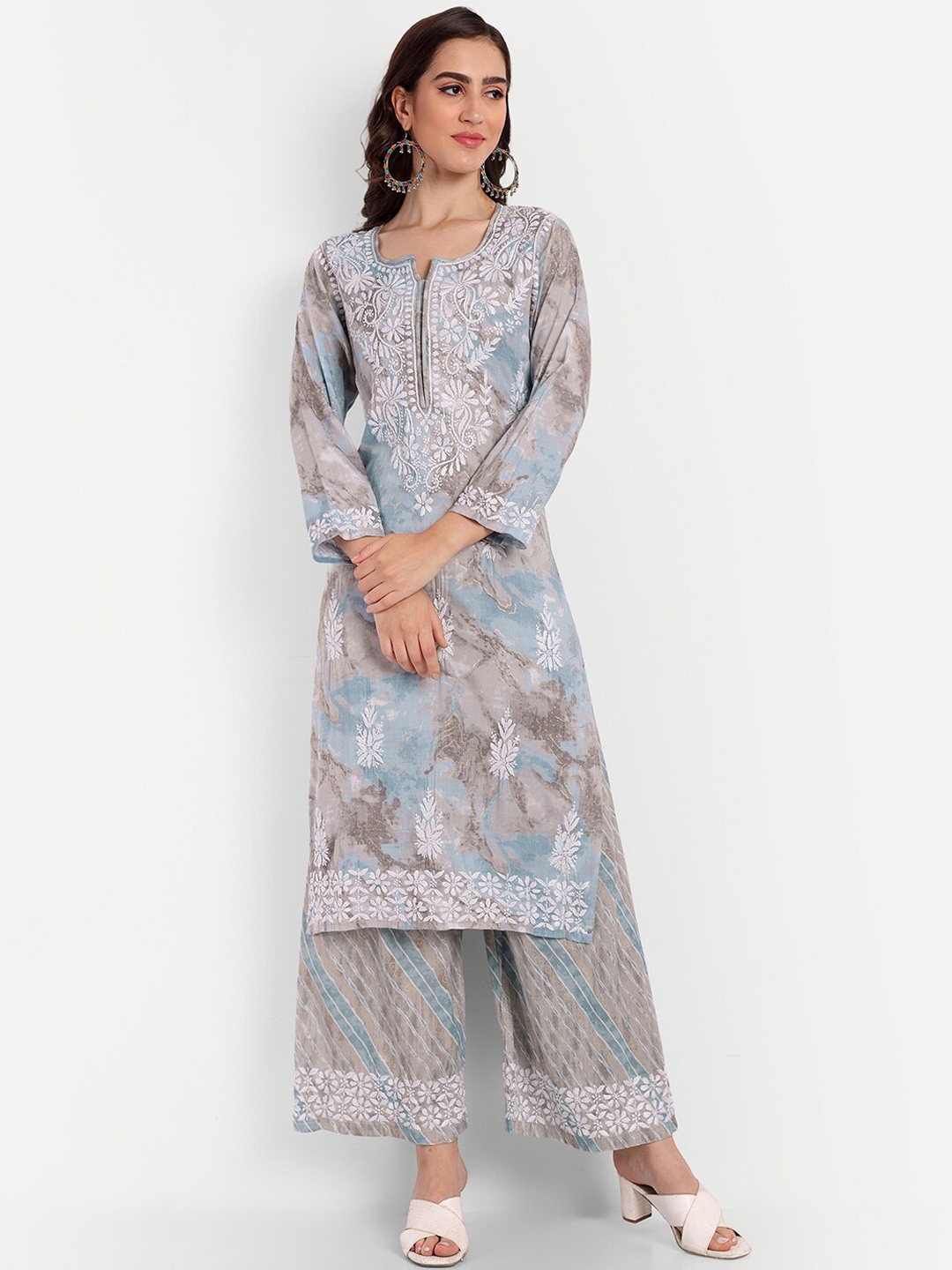 

Indiankala4u Floral Embroidered Regular Chikankari Kurta With Palazzos, Grey