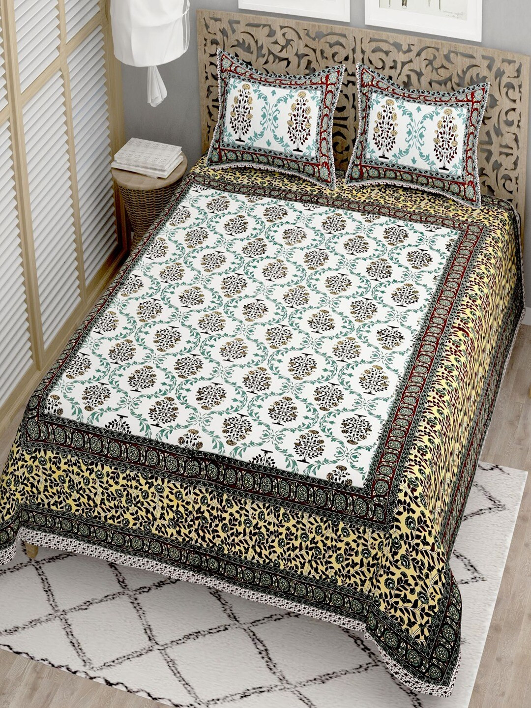 

UNIQCHOICE Maroon & White Floral Pure Cotton 144 TC King Bedsheet with 2 Pillow Covers