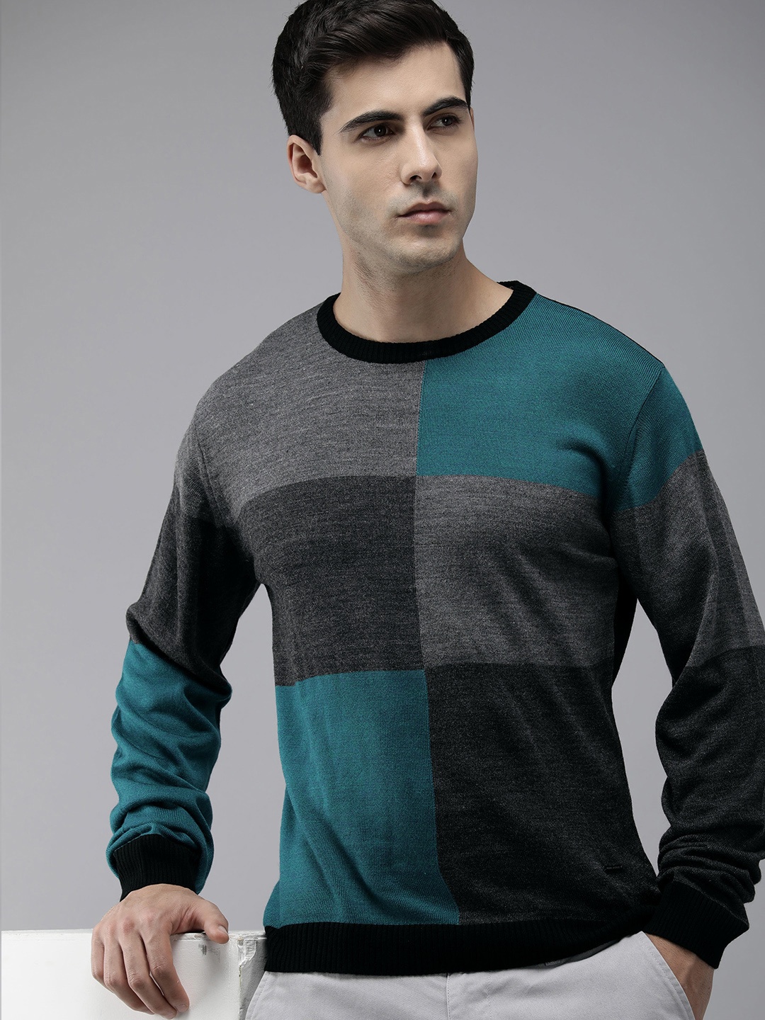 

Park Avenue Men Colourblocked Pullover, Black