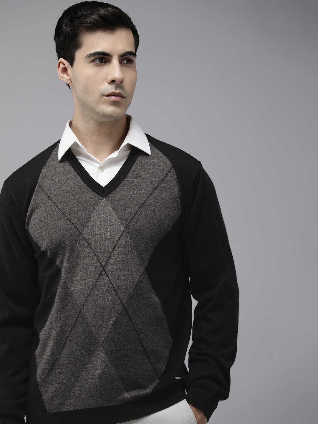 

Park Avenue V-Neck Argyle Colourblocked Pullover Sweaters, Black