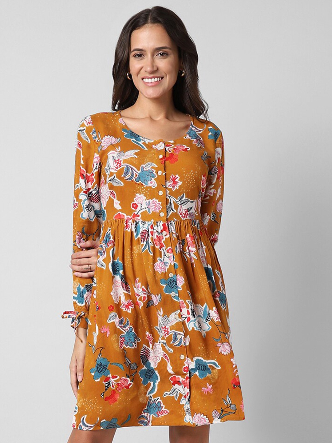 

Pantaloons Floral Printed Cuffed sleeves Gathered detail Fit & Flare Dress, Brown