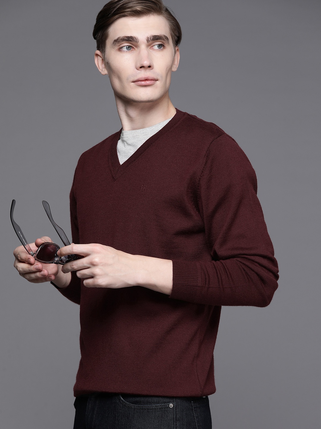 

Raymond Men Solid Pullover, Maroon