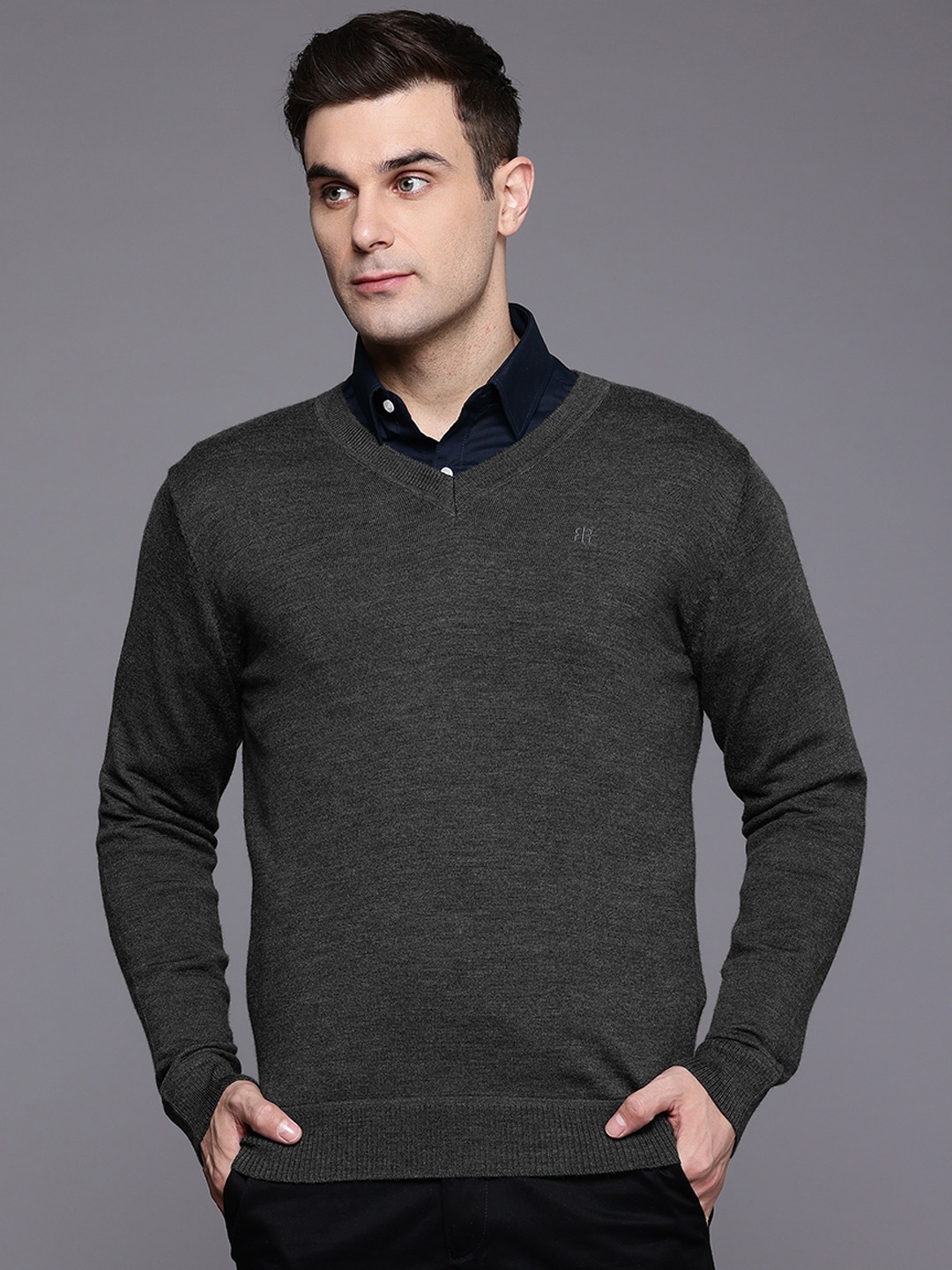 

Raymond V-Neck Pullover Sweater, Grey