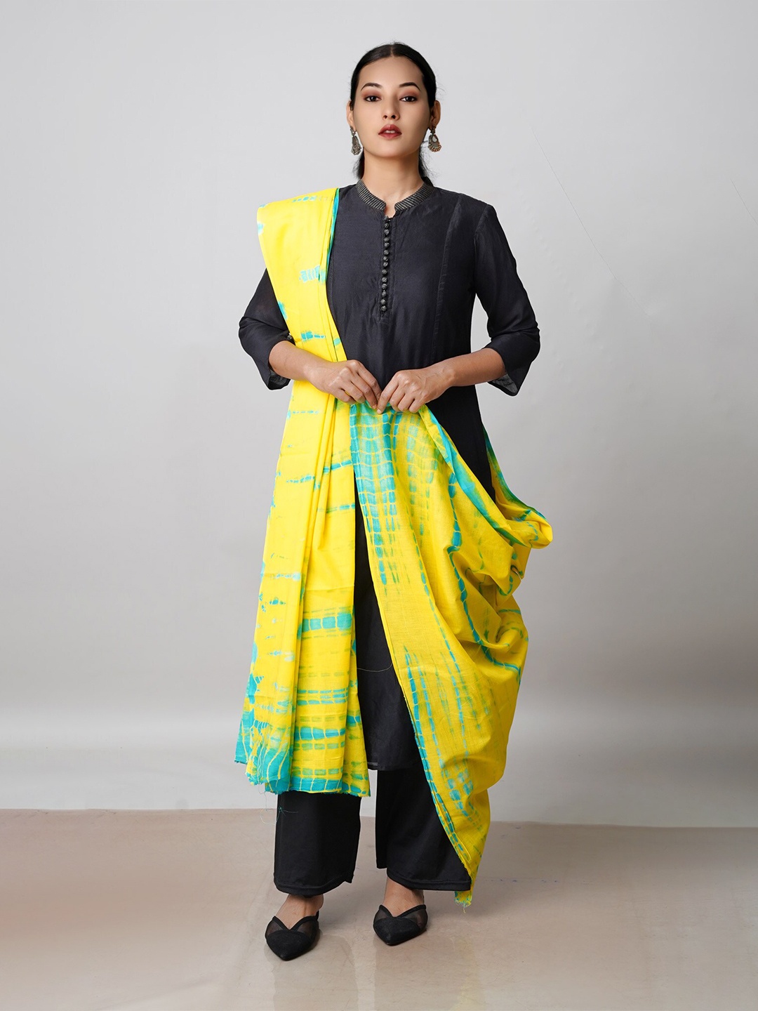 

Unnati Silks Pure Cotton Tie and Dyed Dupatta, Yellow