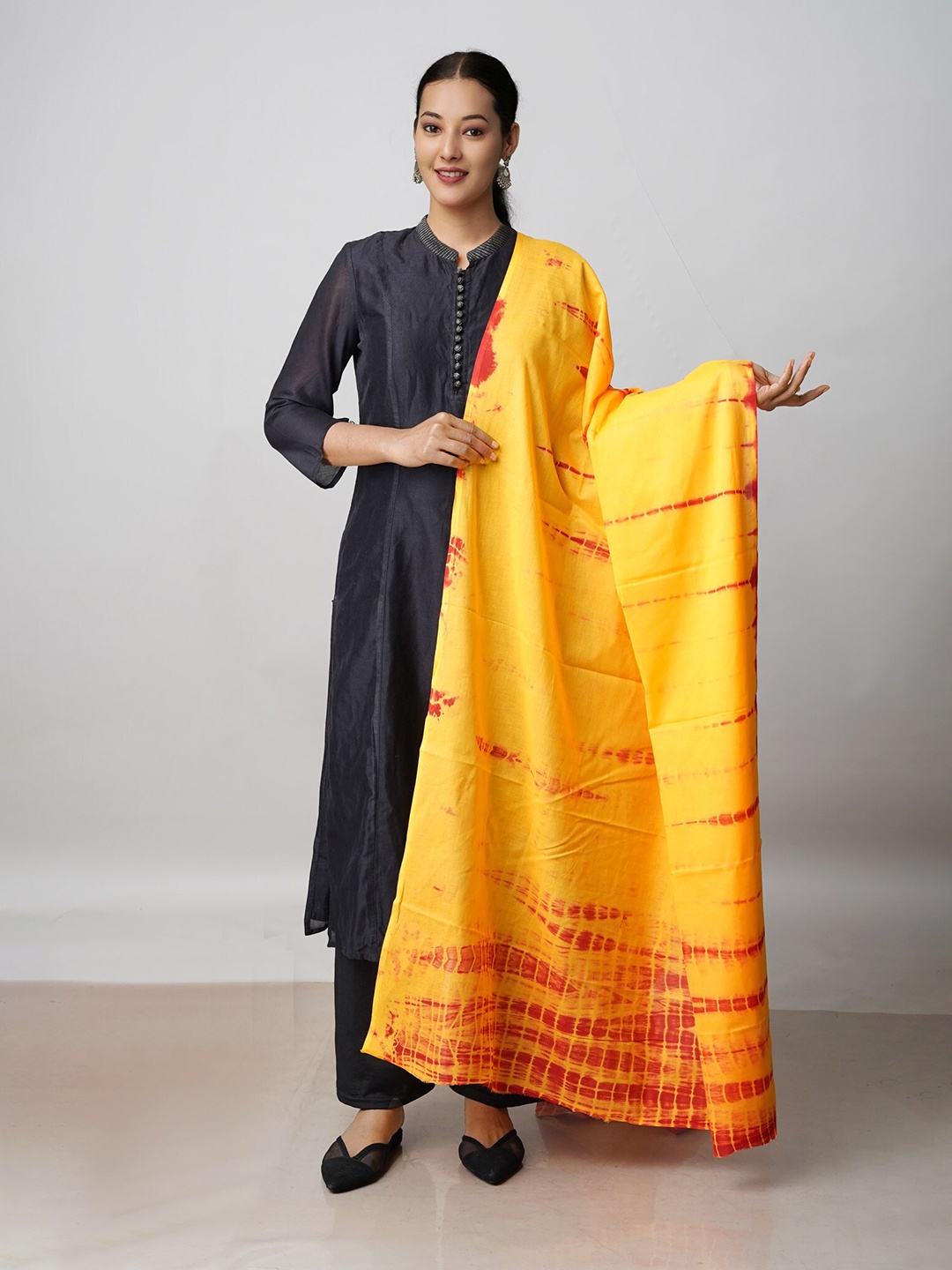 

Unnati Silks Pure Cotton Tie and Dyed Dupatta, Yellow