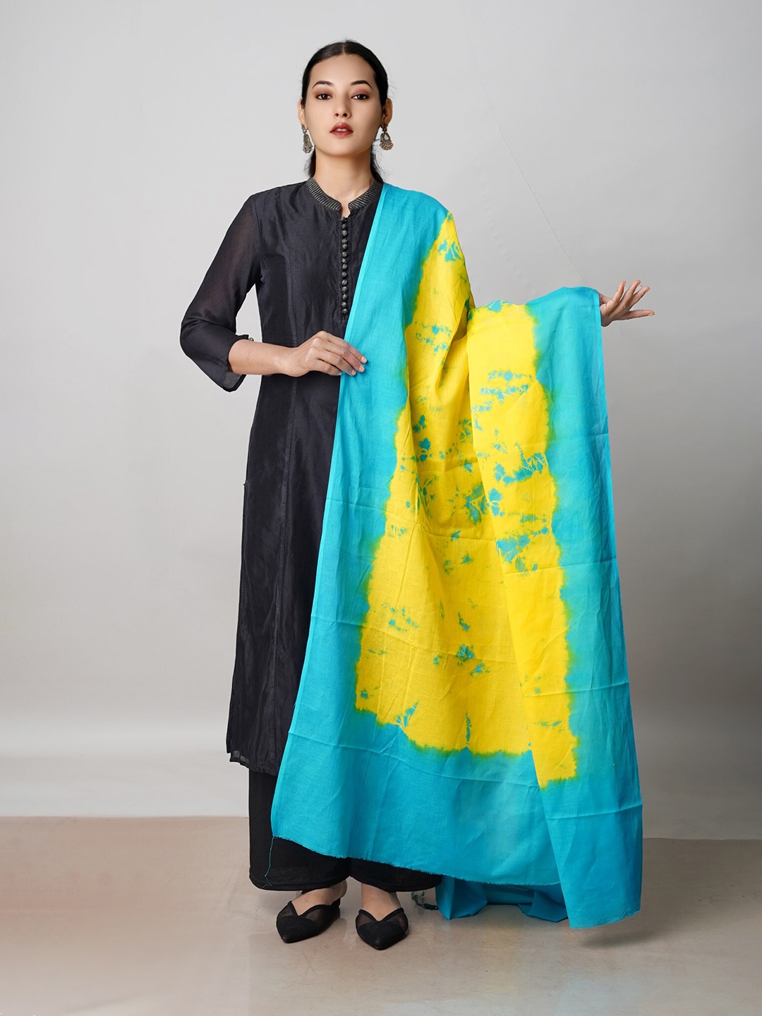 

Unnati Silks Pure Cotton Tie and Dyed Dupatta, Yellow