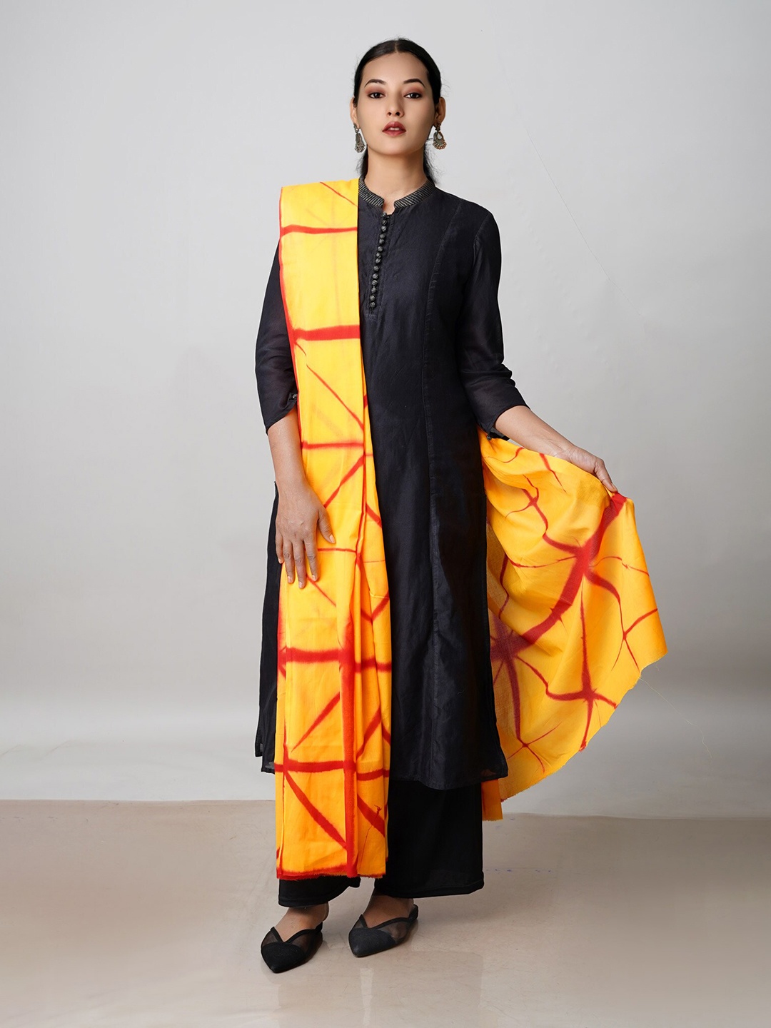 

Unnati Silks Geometric Dyed Pure Cotton Tie and Dye Dupatta, Orange