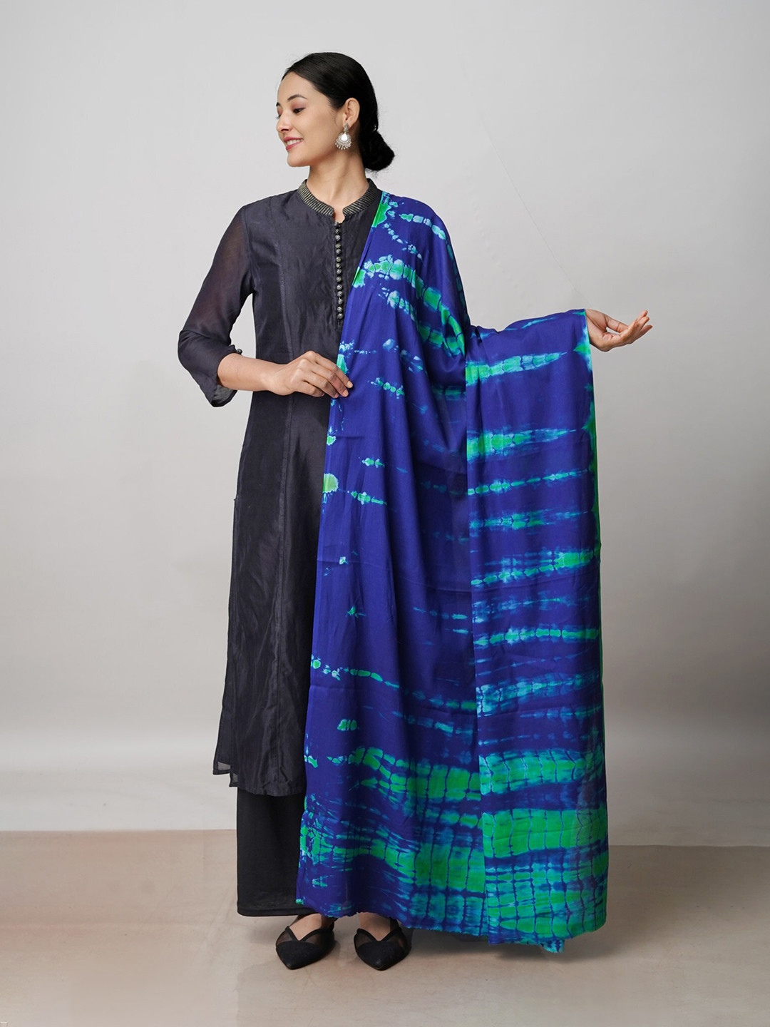 

Unnati Silks Abstract Dyed Pure Cotton Tie and Dye Dupatta, Blue