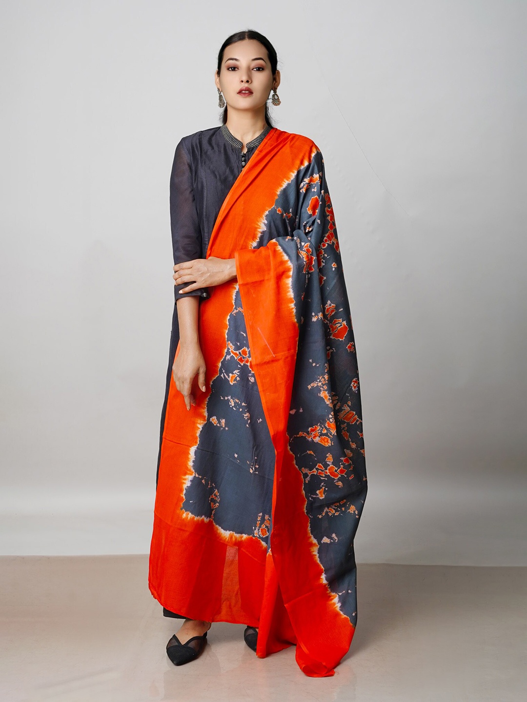

Unnati Silks Abstract Dyed Pure Cotton Tie and Dye Dupatta, Grey