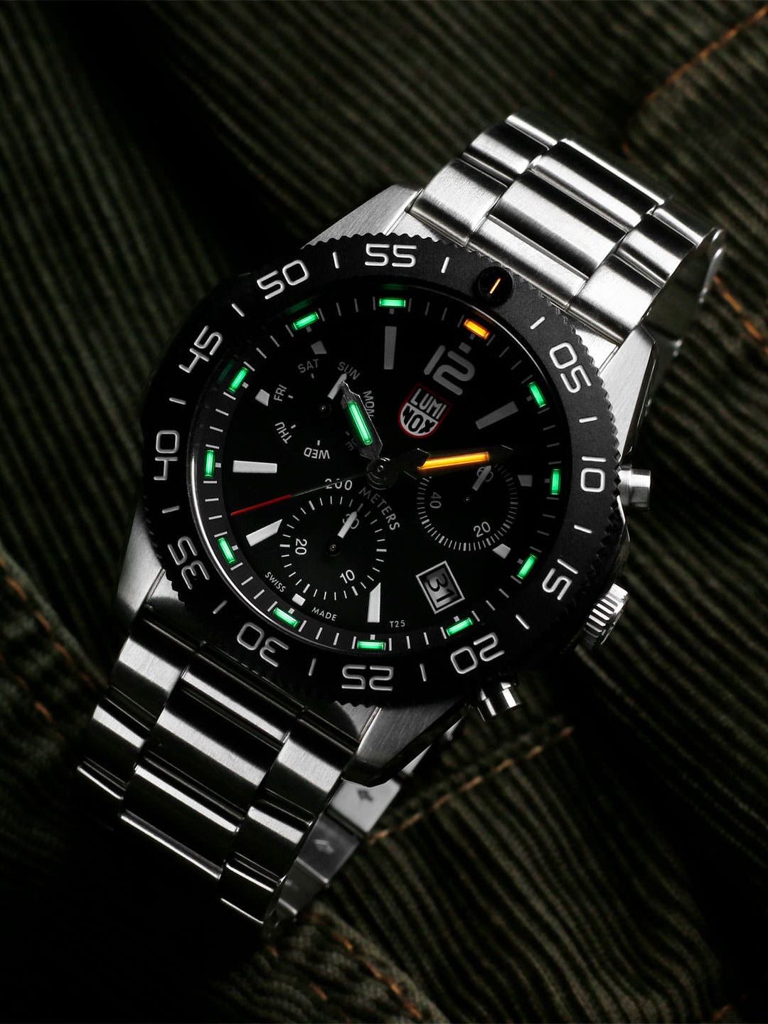 

Luminox Men Stainless Steel Bracelet Style Straps Analogue Watch XS.3142, Black