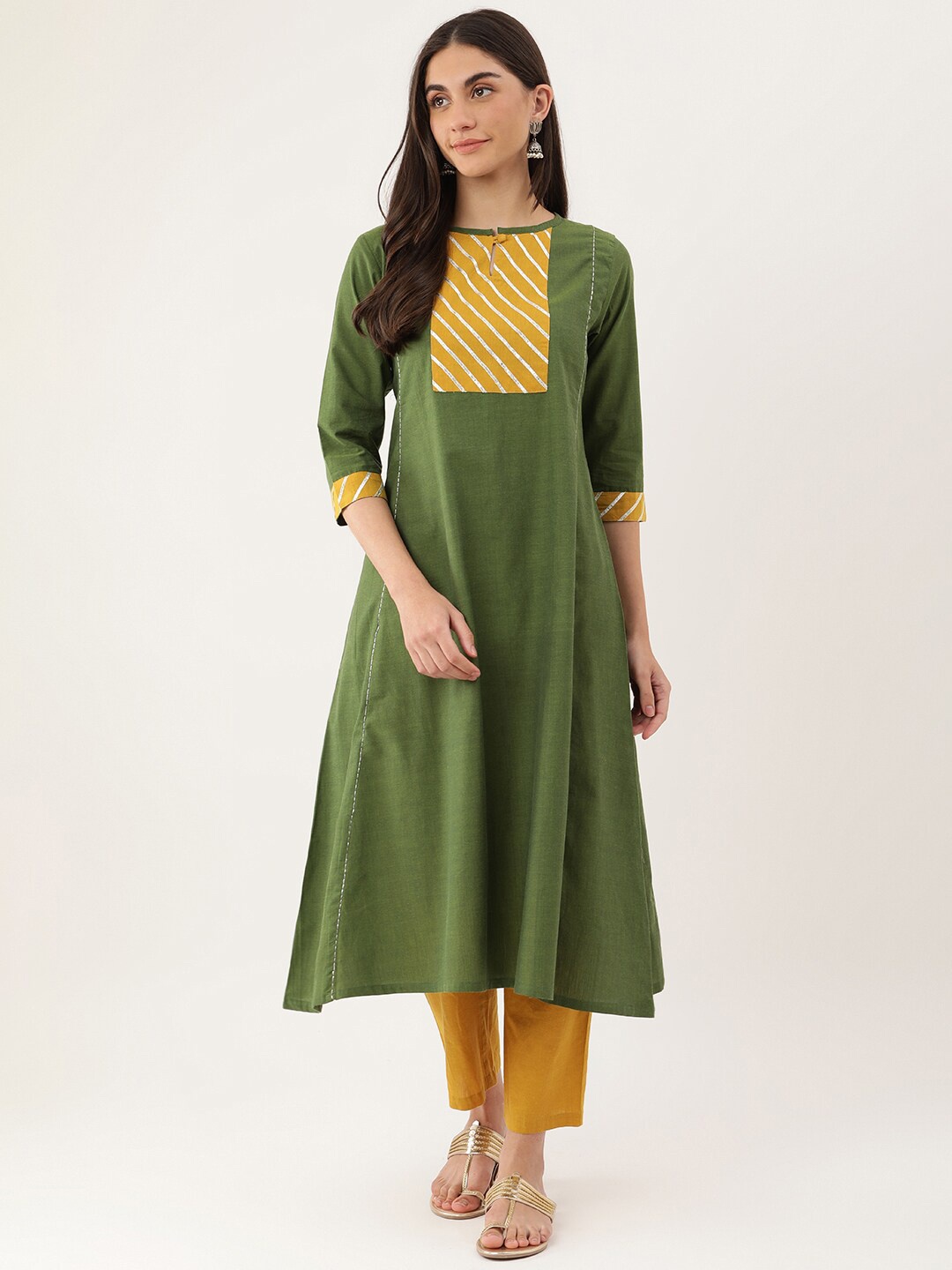 

Lokatita Yoke Design Keyhole Neck Flared Sleeves Thread Work Kurta, Green