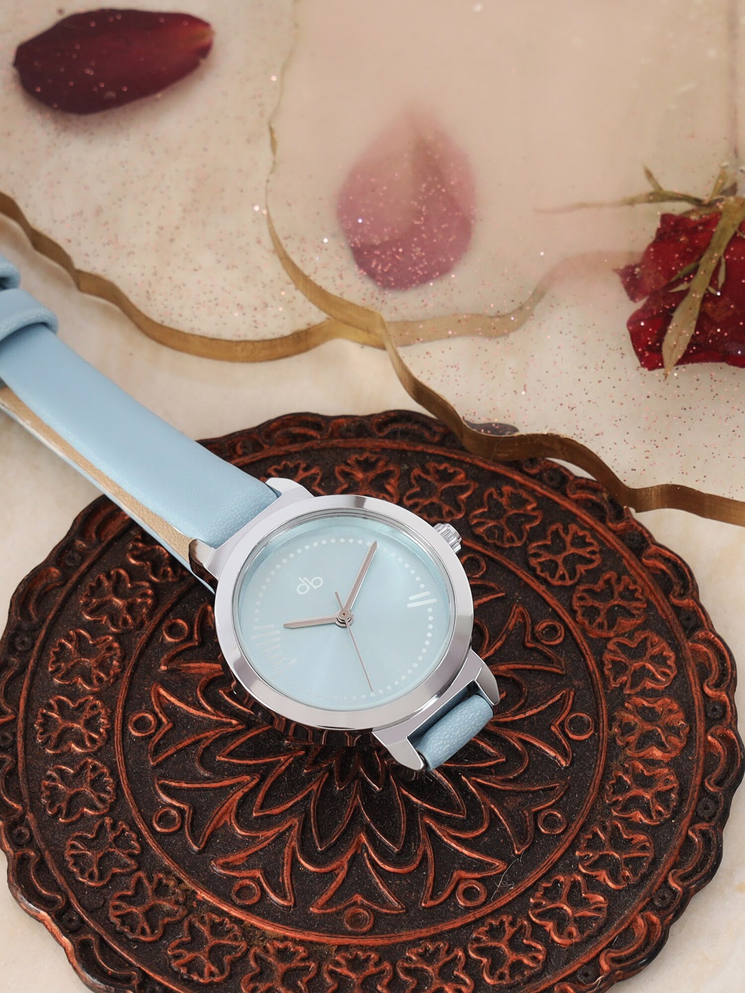 

DressBerry Women Blue Brass Dial & Blue Leather Straps Analogue Watch DB_SS23_1A