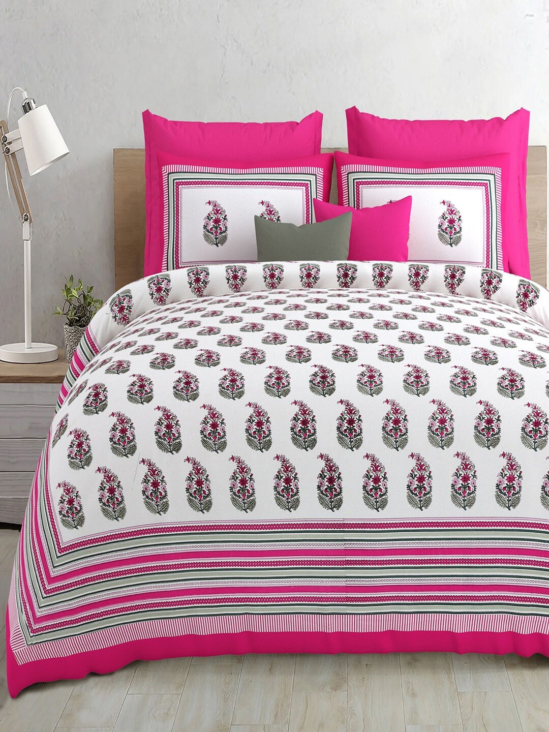 

Bombay Spreads Pink & White Floral Pure Cotton 210 TC King Bedsheet With 2 Pillow Covers