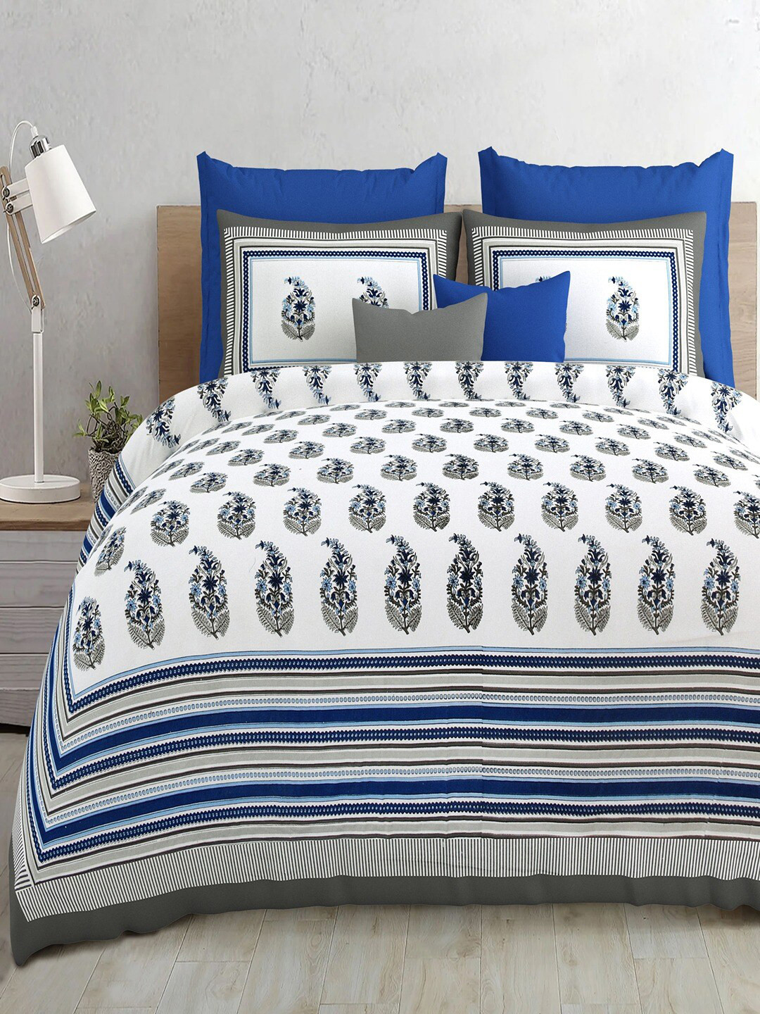

Bombay Spreads Blue & White Floral 210 TC King Bedsheet With 2 Pillow Covers