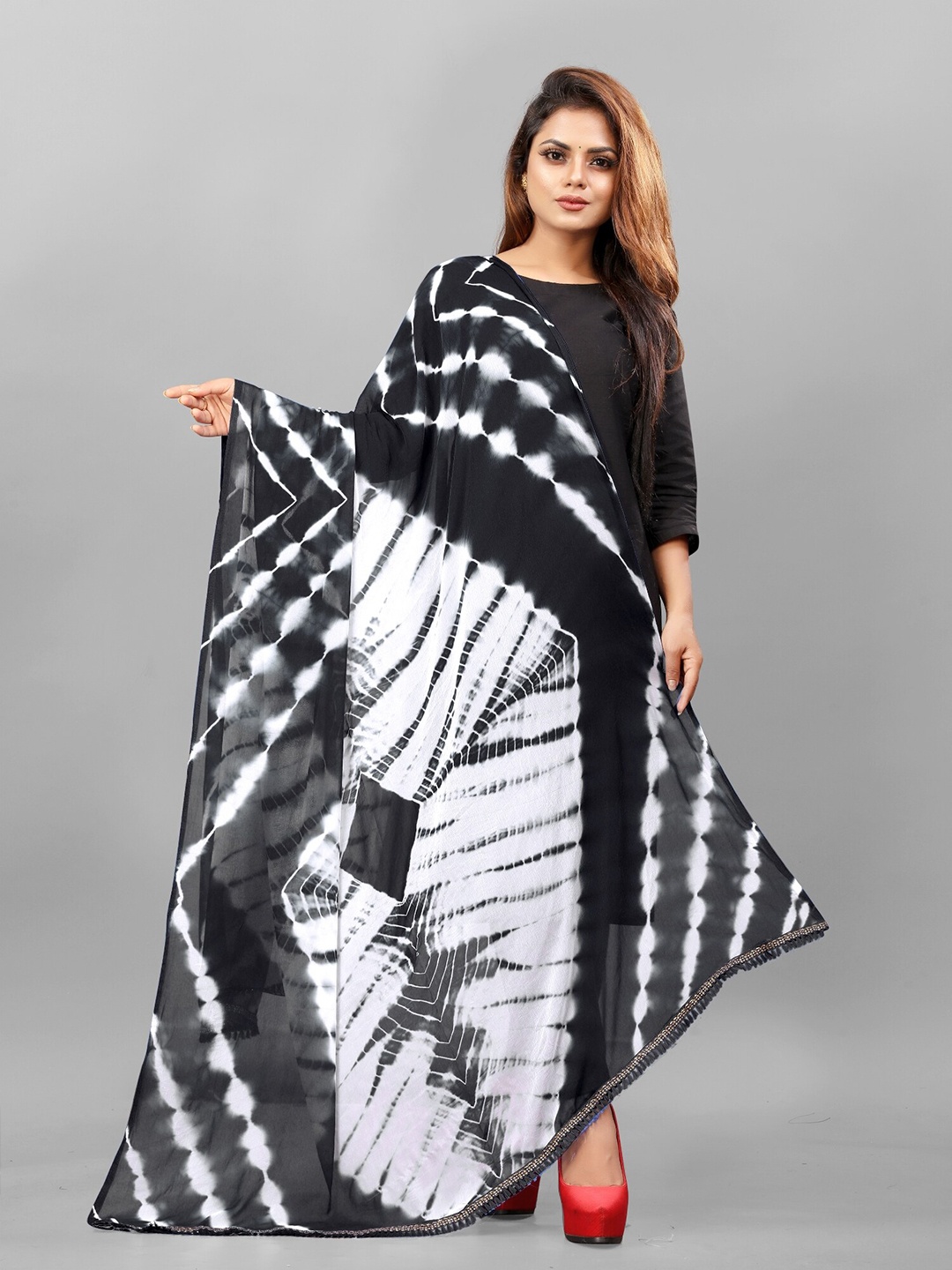 

APNISHA Leheriya Dyed Chiffon Dupatta, Black