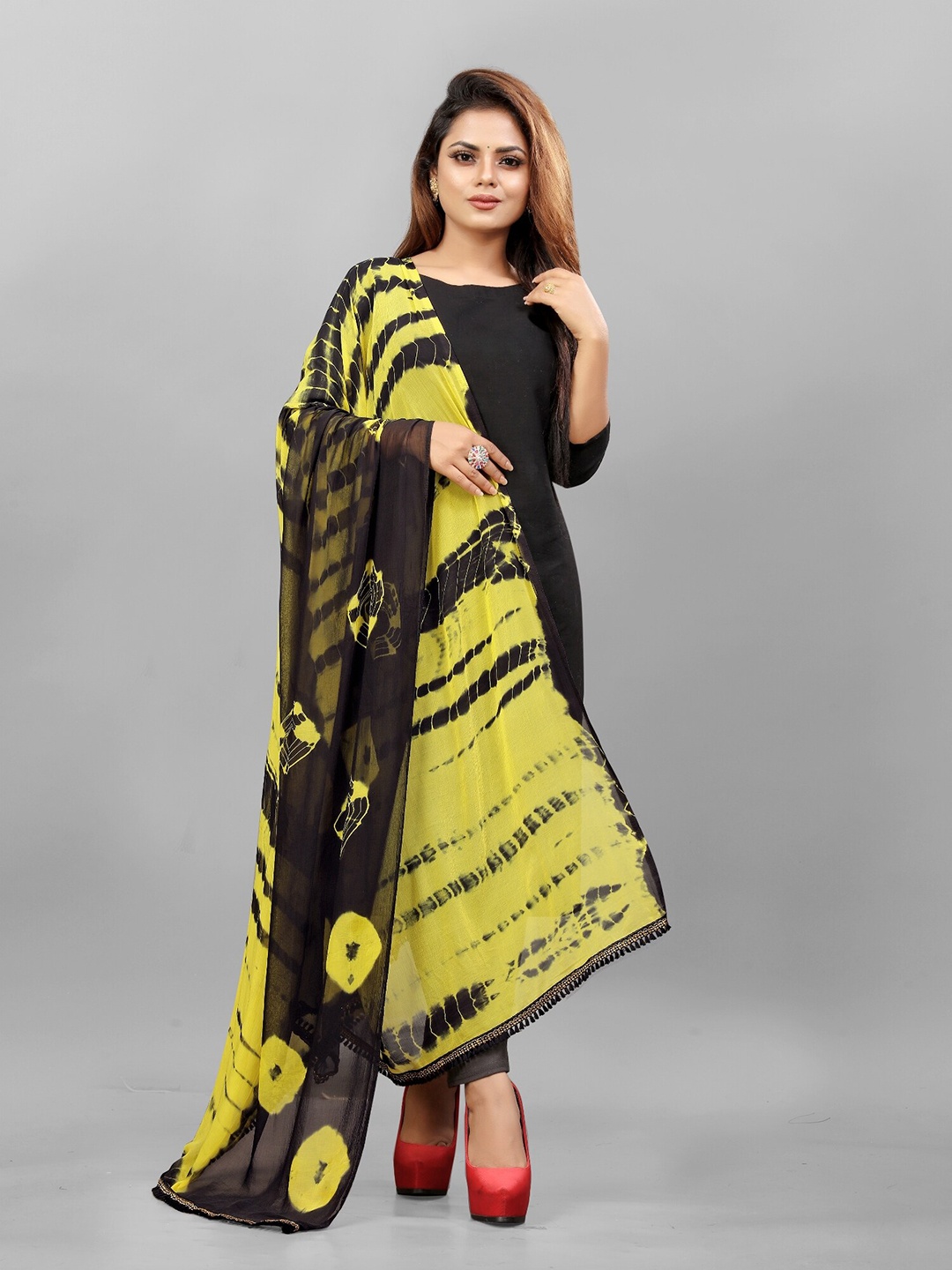 

APNISHA Leheriya Dyed Chiffon Dupatta, Black