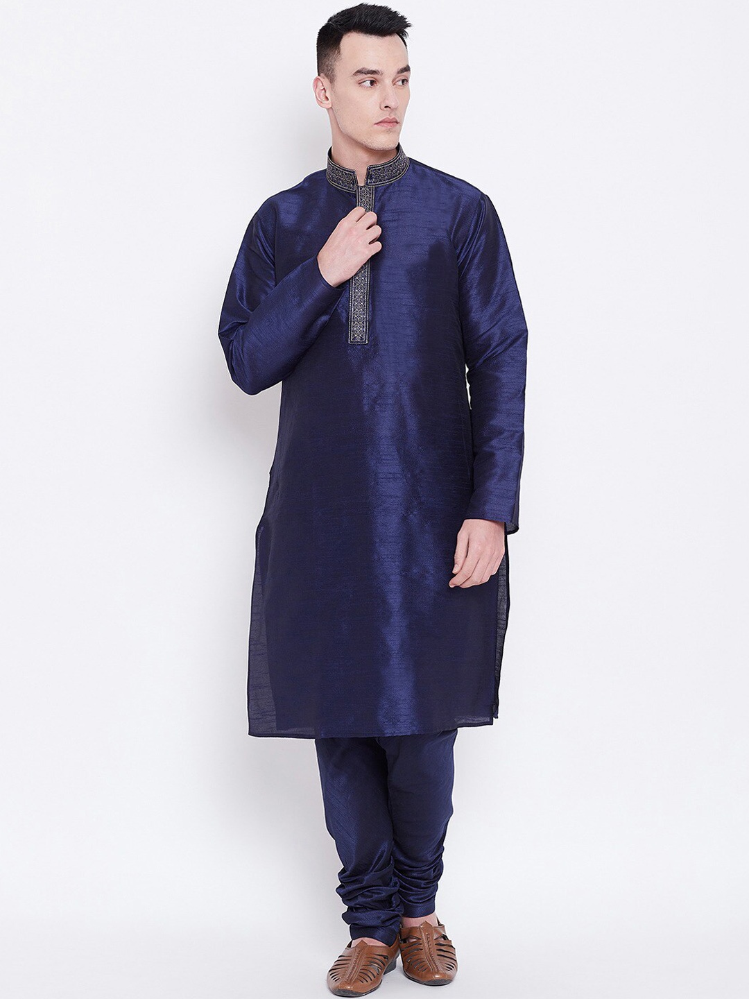 

SG LEMAN Mandarin Collar Thread Work Detail Straight Kurta with Churidar, Navy blue